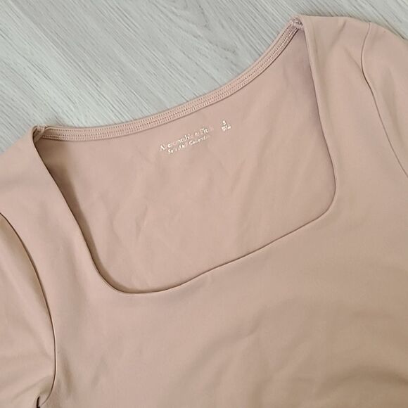 Abercrombie & Fitch Soft Matte Seamless Long-Sleeve Squareneck Bodysuit Tan S - Picture 5 of 7